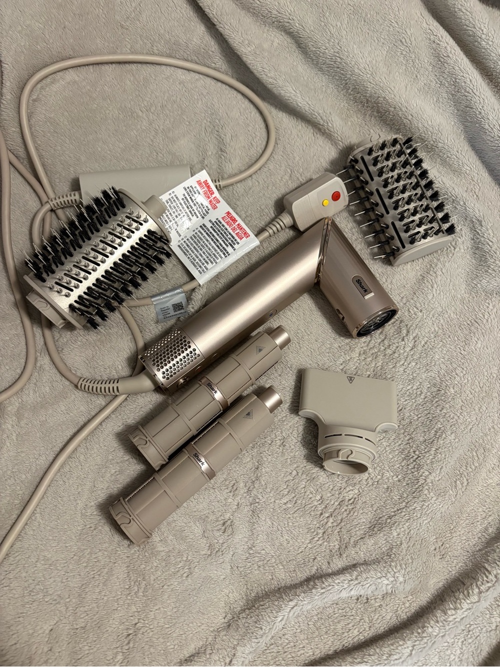 Shark FlexStyle Air Styling and Drying System with a travel bag